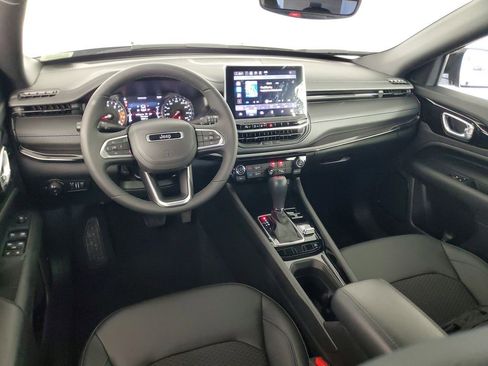 Used 2025 Jeep Compass Latitude w/ Altitude Special Edition image 15