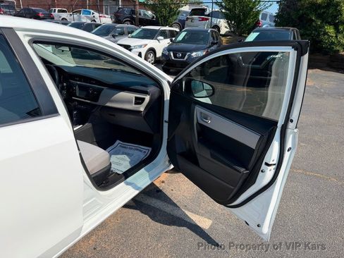 Used 2016 Toyota Corolla LE FWD image 12