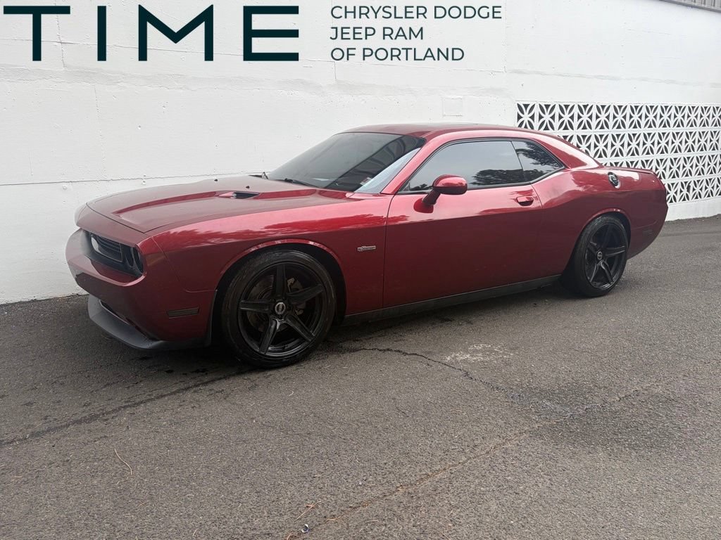 Used 2014 Dodge Challenger SXT RWD image 1