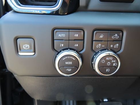 Used 2024 GMC Sierra 3500 Denali Ultimate AWD/4WD image 44