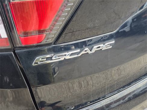 Used 2018 Ford Escape SE w/ SE Sync 3 Package image 5