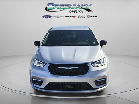 New 2026 Chrysler Pacifica Select image 2