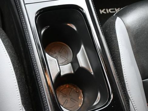 Used 2024 Nissan Kicks SR w/ SR Premium Package FWD image 41