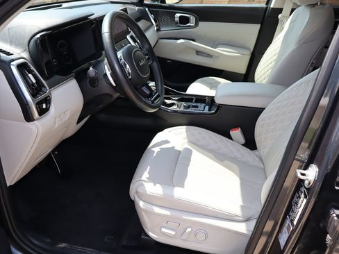 Used 2023 Kia Sorento SX AWD/4WD image 17