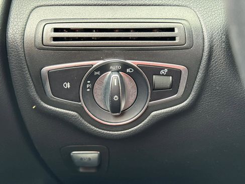 Used 2020 Mercedes-Benz GLC 300 4MATIC image 23