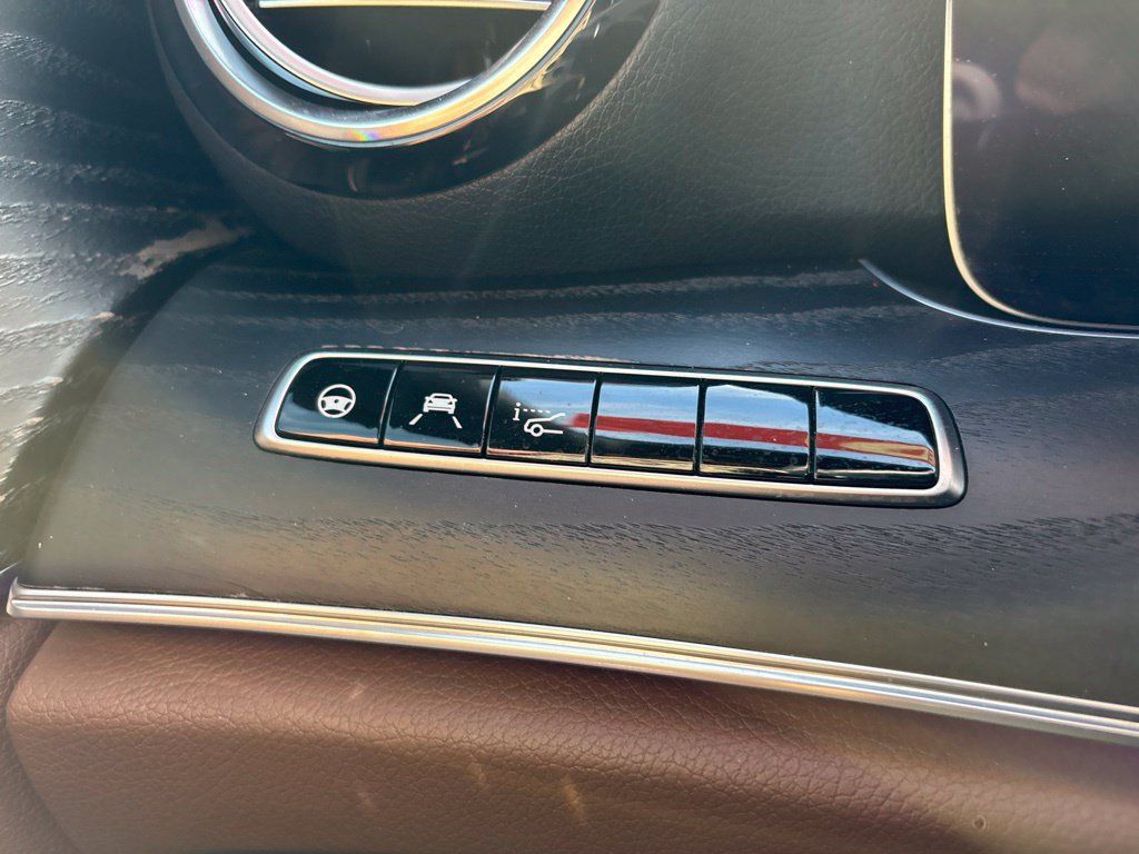 Used 2018 Mercedes-Benz E 400 4MATIC Sedan image 22