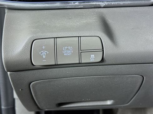 Used 2024 Hyundai Elantra Blue FWD image 11