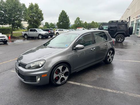 Used 2011 Volkswagen Golf 4-Door FWD image 26