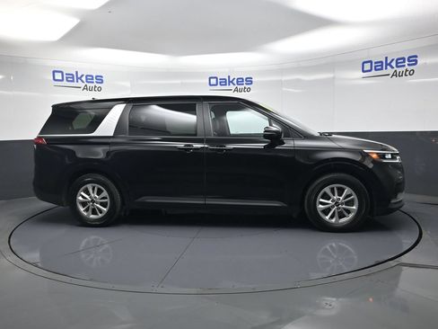 Certified 2024 Kia Carnival LX FWD image 8