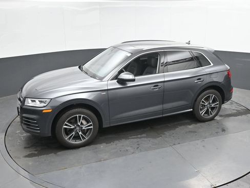 Used 2020 Audi Q5 e Premium Plus w/ Premium Plus Package AWD/4WD image 39