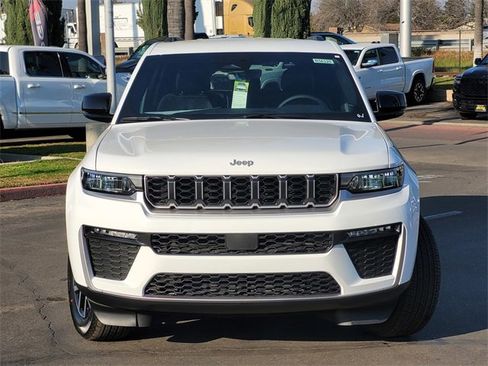 New 2026 Jeep Grand Cherokee Limited image 2