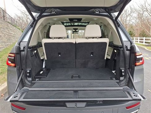 Used 2024 BMW X7 xDrive40i w/ Premium Package image 27