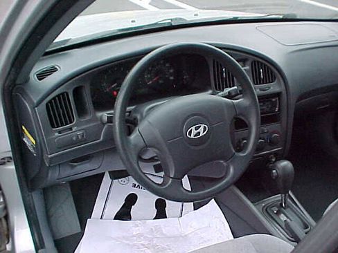 Used 2005 Hyundai Elantra GLS image 10