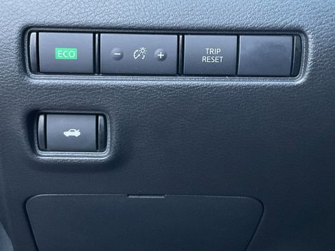 Used 2024 Nissan Sentra SV image 25