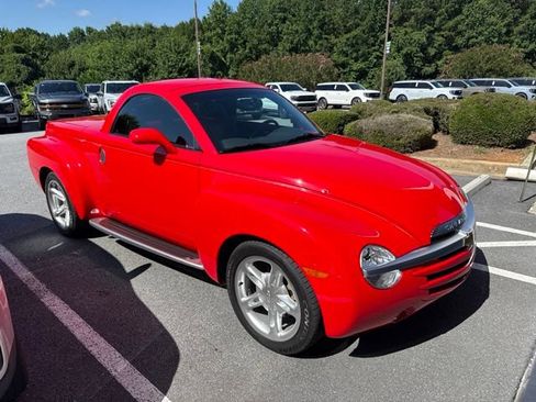 Used 2003 Chevrolet SSR w/ Preferred Equipment Group RWD image 6