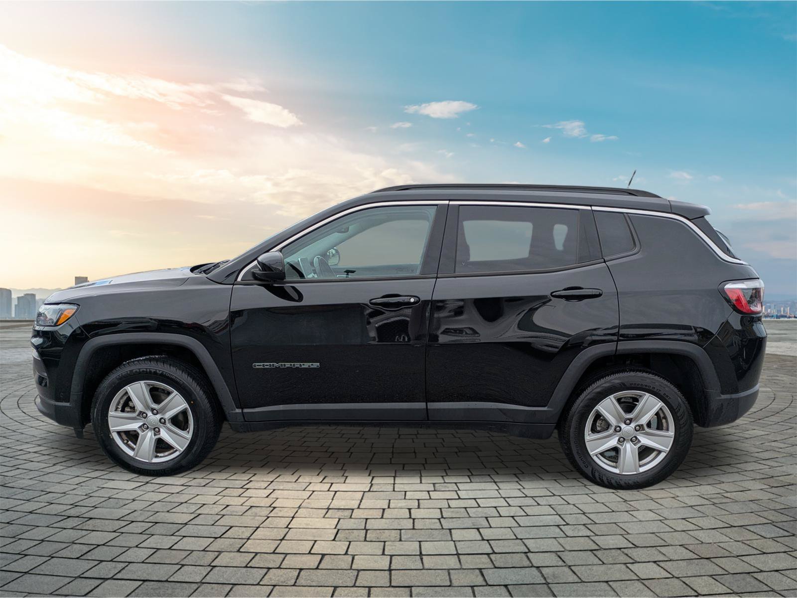 Used 2022 Jeep Compass Latitude w/ Sun and Sound Group AWD/4WD image 8