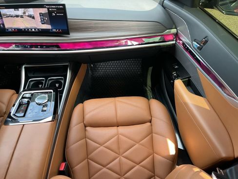 Used 2023 BMW 740i w/ Parking Assistance Package RWD image 15