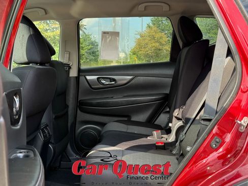 Used 2018 Nissan Rogue SV image 14