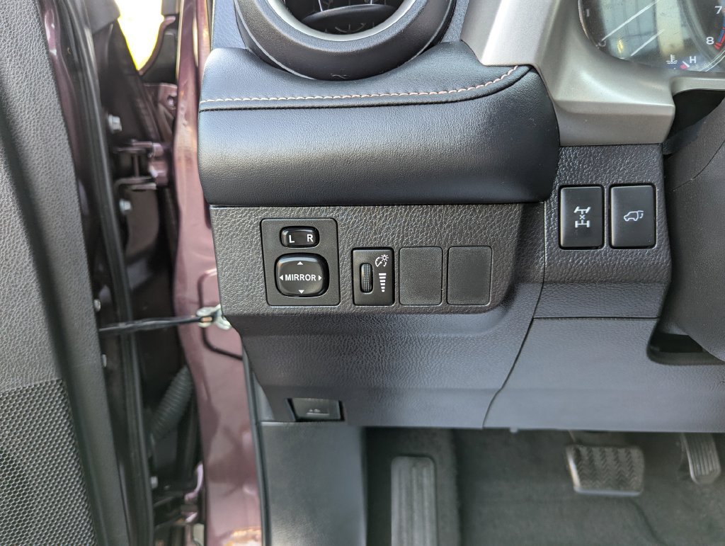 Used 2016 Toyota RAV4 XLE AWD/4WD image 15