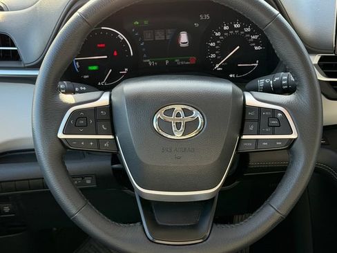 Used 2026 Toyota Sienna XLE FWD image 14