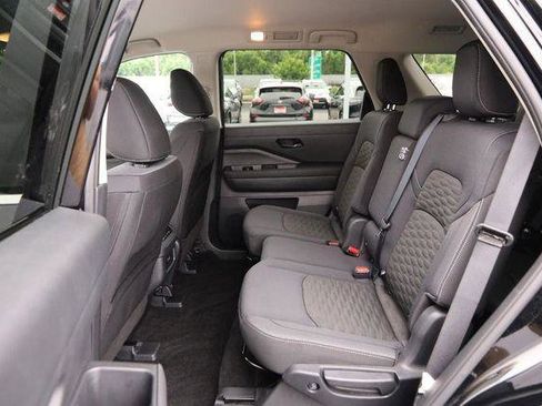 Used 2025 Nissan Pathfinder SV FWD image 10