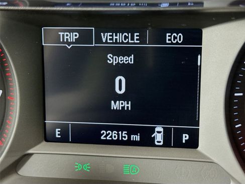 Used 2023 Chevrolet TrailBlazer LT image 2