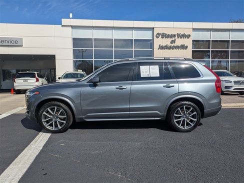 Used 2018 Volvo XC90 T6 Momentum image 3