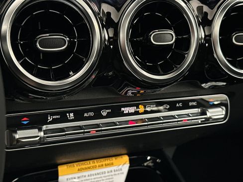 New 2025 Mercedes-Benz GLB 250 4MATIC image 19