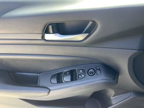 Used 2024 Nissan Altima 2.5 SV FWD image 21