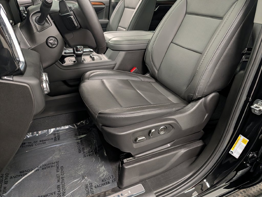 Used 2025 GMC Sierra 1500 Denali AWD/4WD image 11