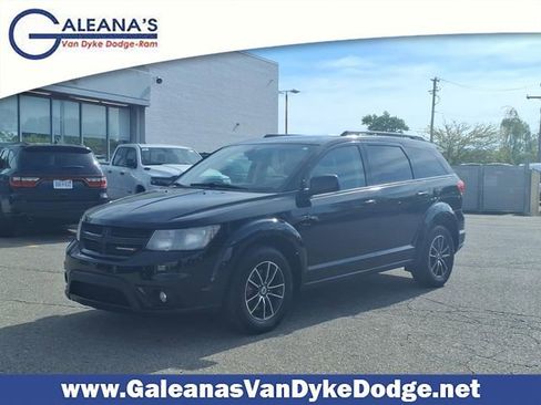 Used 2019 Dodge Journey SE w/ Blacktop Package FWD image 1