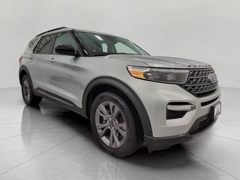 Used 2024 Ford Explorer XLT w/ Equipment Group 202A AWD/4WD image 29