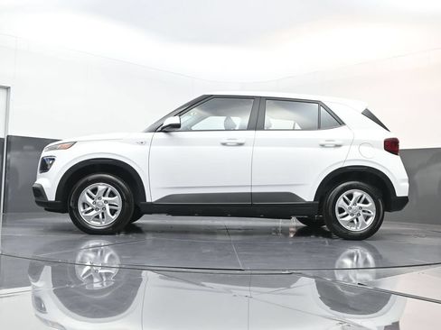 Certified 2026 Hyundai Venue SE FWD image 23
