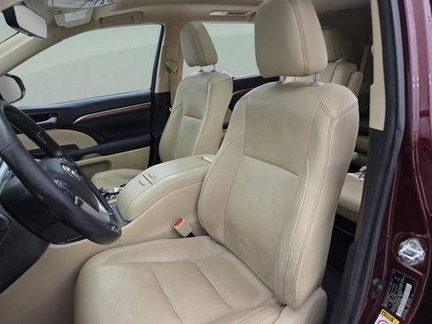 Used 2017 Toyota Highlander Limited Platinum AWD/4WD image 11