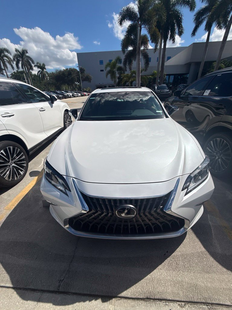 Used 2025 Lexus ES 300h w/ Premium Package FWD image 5