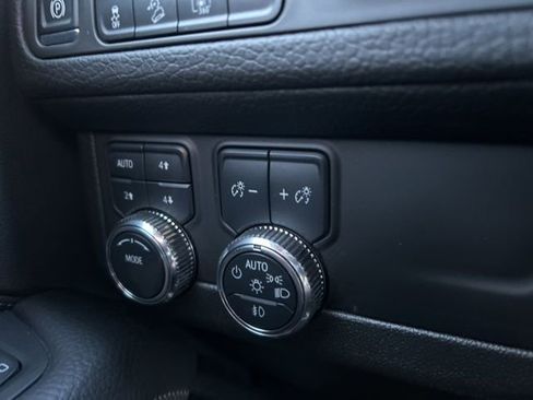 Used 2024 GMC Yukon Denali AWD/4WD image 4