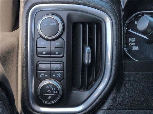 Used 2021 GMC Sierra 1500 SLT w/ SLT Convenience Package AWD/4WD image 18