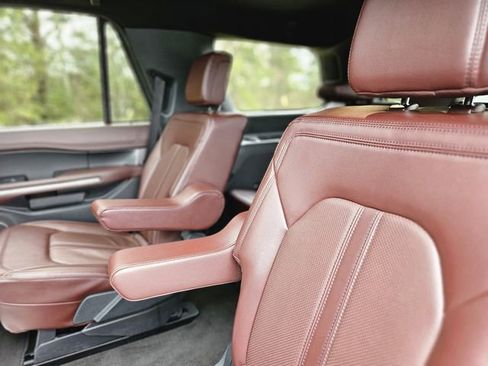 Used 2023 Ford Expedition Limited image 28