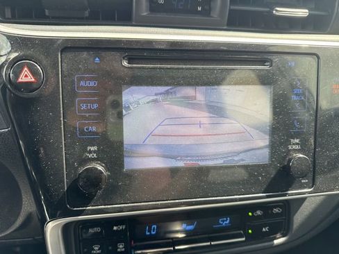 Used 2018 Toyota Corolla LE FWD image 24