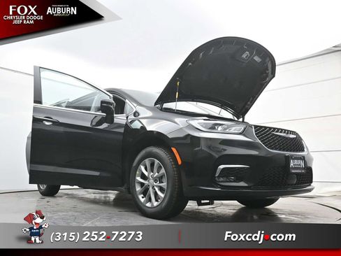 New 2026 Chrysler Pacifica Select AWD/4WD image 32