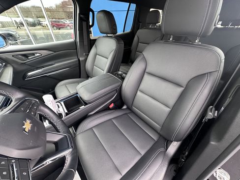 Used 2025 Chevrolet Traverse LT image 17