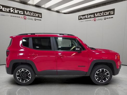 Used 2023 Jeep Renegade Latitude AWD/4WD image 6