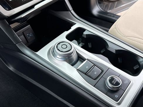 Certified 2023 Ford Explorer 4WD image 12
