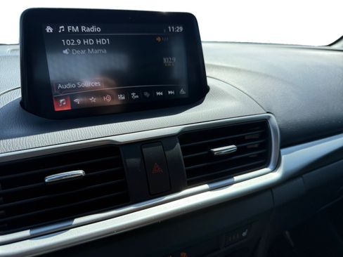 Used 2018 MAZDA MAZDA3 Touring FWD image 12
