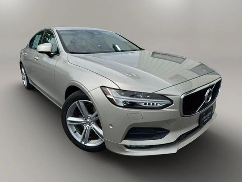 Used 2017 Volvo S90 T5 Momentum w/ Convenience Package FWD image 2