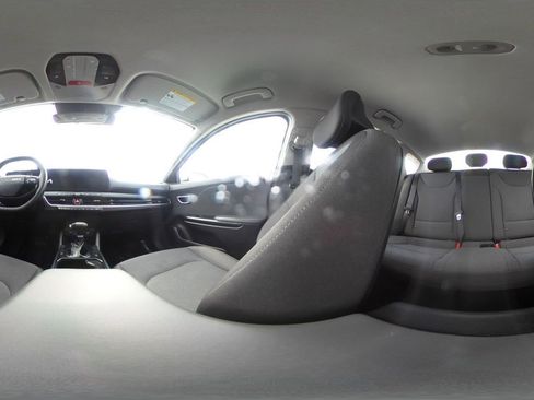 Used 2025 Kia K4 FWD image 42