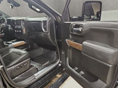 Used 2022 Chevrolet Silverado 1500 High Country image 18