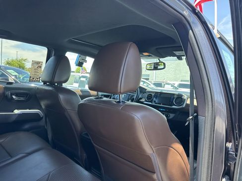 Used 2016 Toyota Tacoma Limited w/ Towing Package AWD/4WD image 24