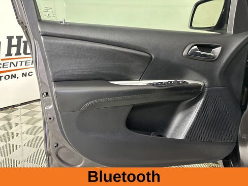 Used 2020 Dodge Journey SE w/ SE Popular Equipment Group image 9