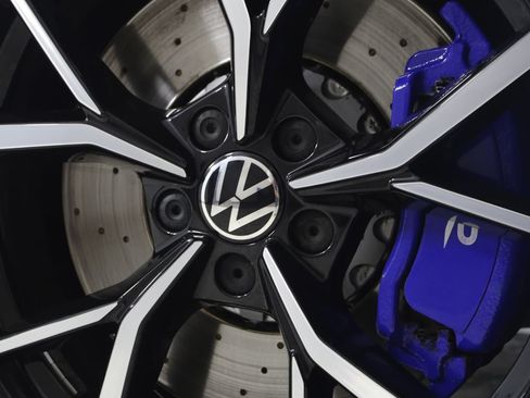 Used 2023 Volkswagen Golf R AWD/4WD image 19
